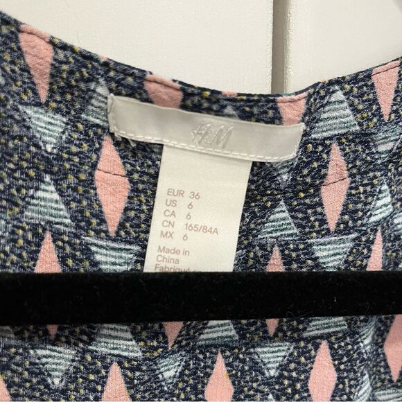 H&M Geometric Pattern Blouse Black Peach Size 6 short sleeve flowy loose fit - Picture 3 of 5